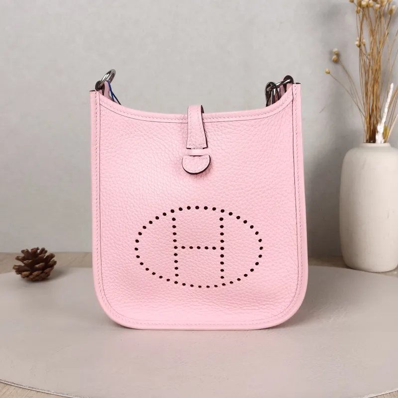 Hermès Crossbody Bag Evelyne Mini 16 Mini 16 TC Calfskin Mini 17 × 5.5 × 18 cm K