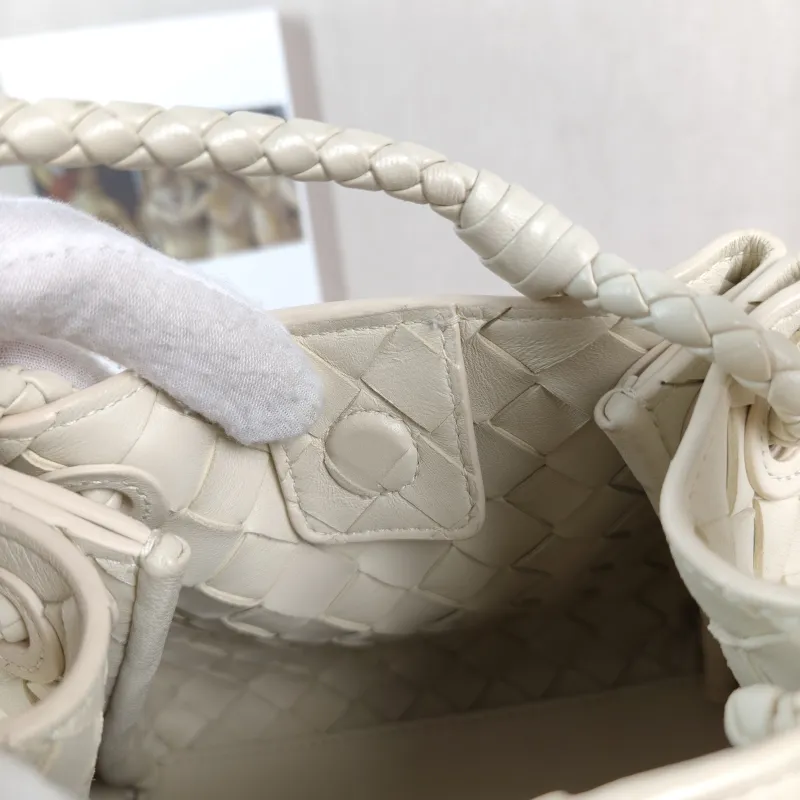 Bottega Veneta Crossbody Bag Parachute White Lambskin Small 20 × 17 × 16.5 cm — detail view 8 of 10