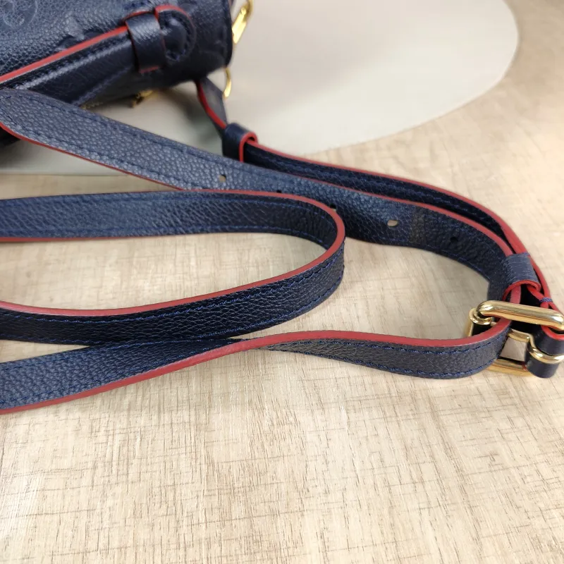 Louis Vuitton Crossbody Bag Pochette Métis · Monogram Empreinte Embossed Calfskin Medium 25 × 7 × 19 cm — detail view 8 of 13