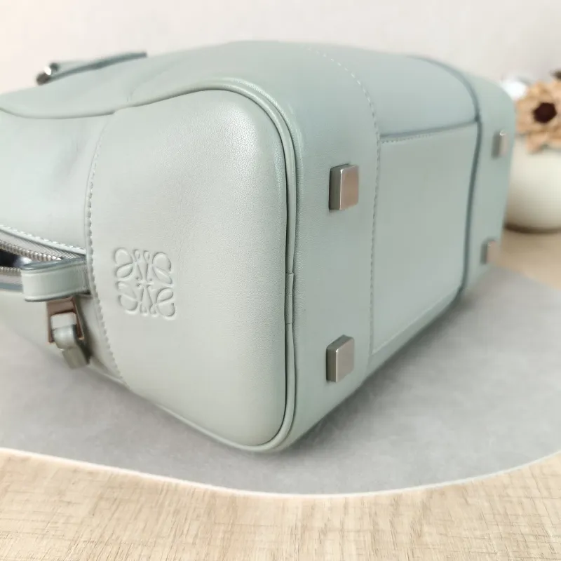 LOEWE Crossbody Bag amazona 19 Grey Calfskin Small 20.5 × 11.5 × 18 cm — detail view 2 of 12
