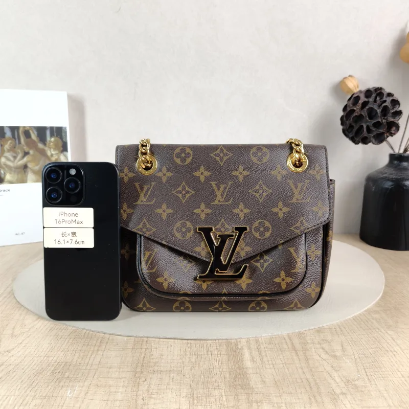 Louis Vuitton Crossbody Bag Passy Messenger Bag Monogram PVC Small23 × 9 × 17 cm — cover view 3 of 5