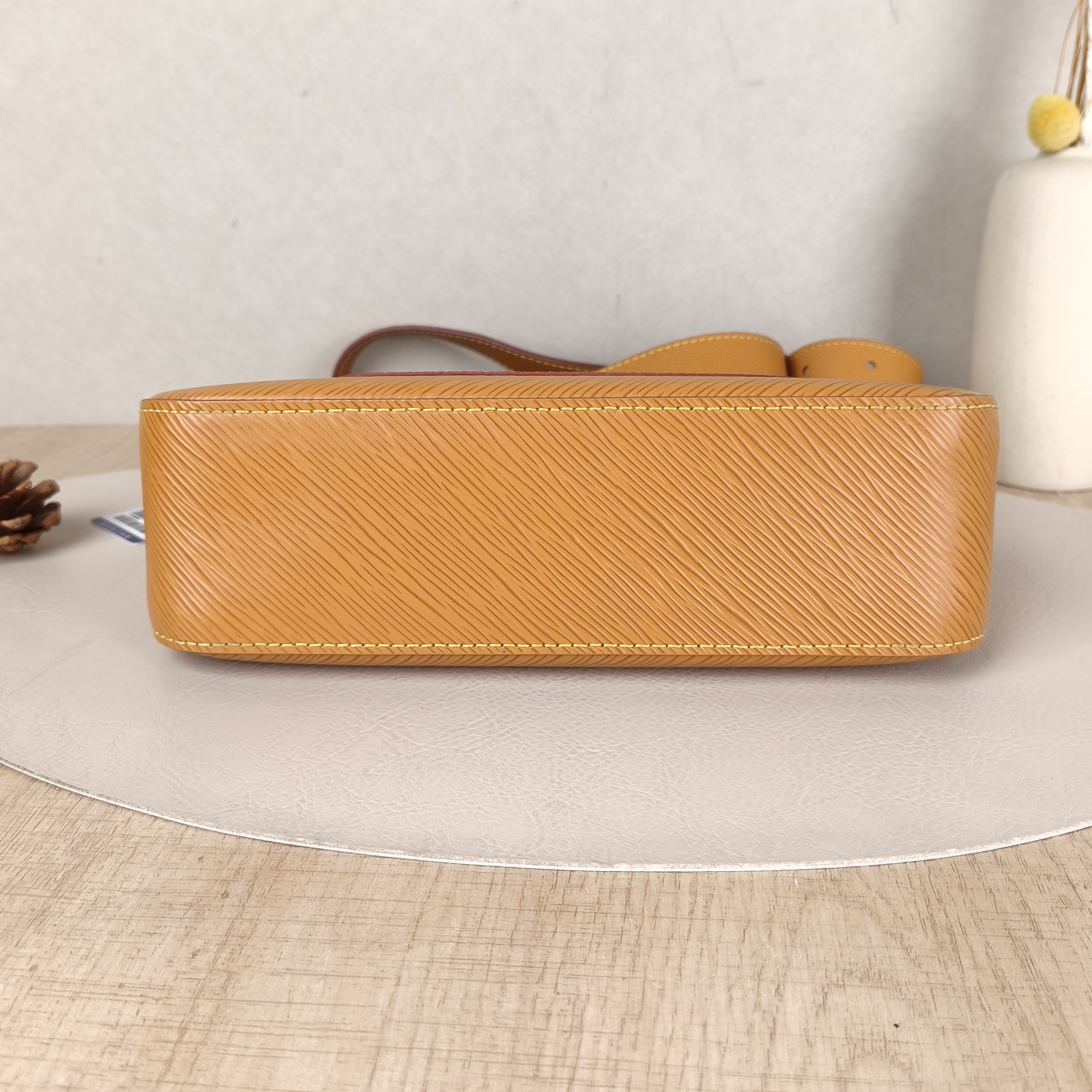 Louis Vuitton Crossbody Bag MARELLE Epi Embossed Calfskin Small25 × 8 × 15 cm — cover view 4 of 5