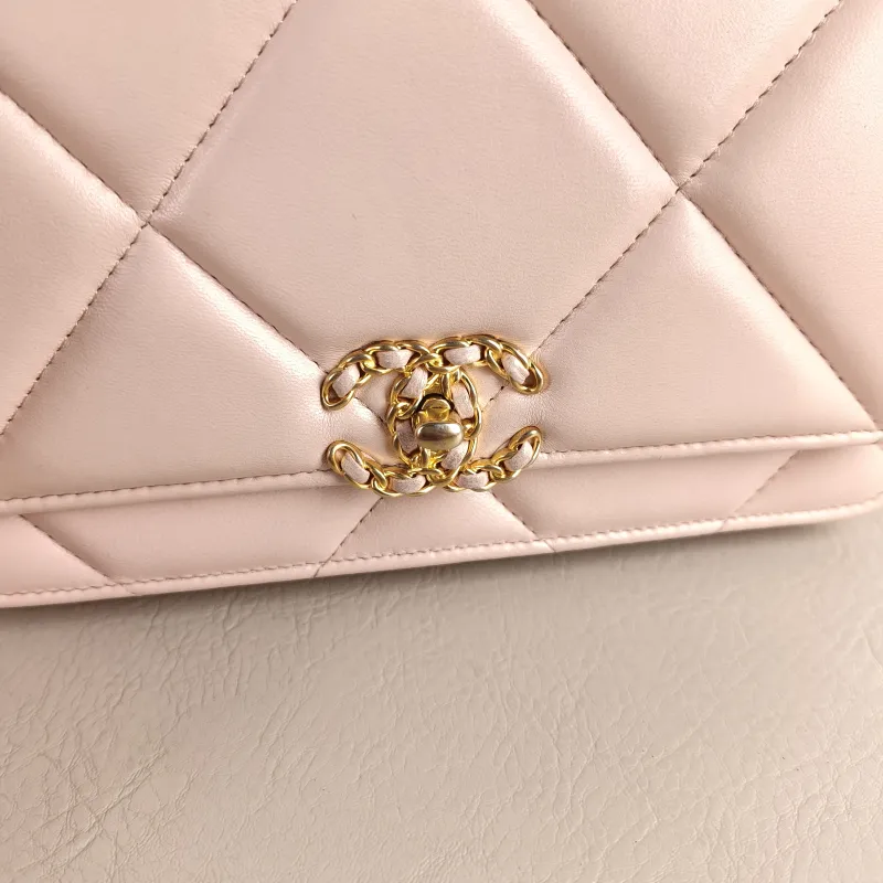 Chanel Crossbody Bag 19Bag WOC Pink SL ambskin Mini 19.2 × 3.5 × 12.3 cm — detail view 10 of 12