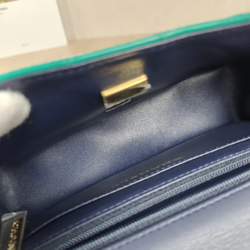 Chanel Crossbody Bag mini Green Lambskin mini20 × 6 × 12 cm — detail view 17 of 17
