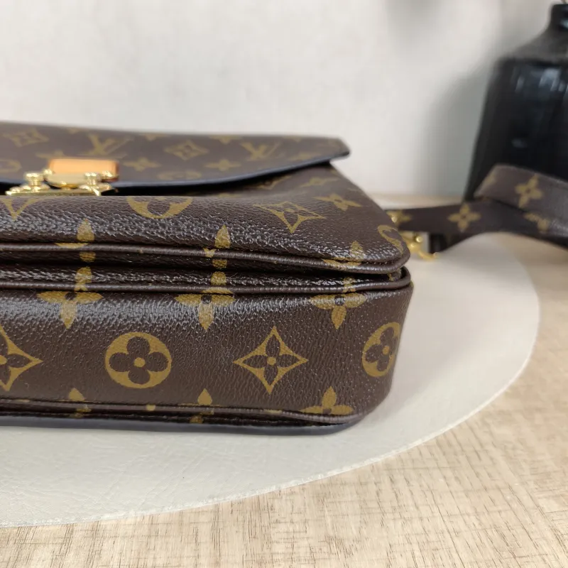 Louis Vuitton Crossbody Bag Pochette Métis Monogram PVC Medium 25 × 7 × 19 cm — detail view 4 of 11