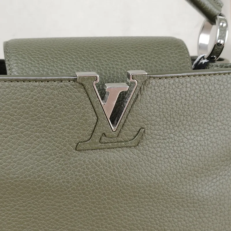 Louis Vuitton Top Handle Bag Capucines Calfskin BB 27 × 9 × 17.5 cm — detail view 4 of 12