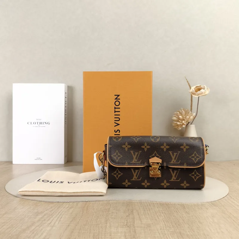 Louis Vuitton Crossbody Bag POCHETTE CAMILLE Monogram PVC One Size20.5 × 6 × 11 cm — cover view 5 of 6