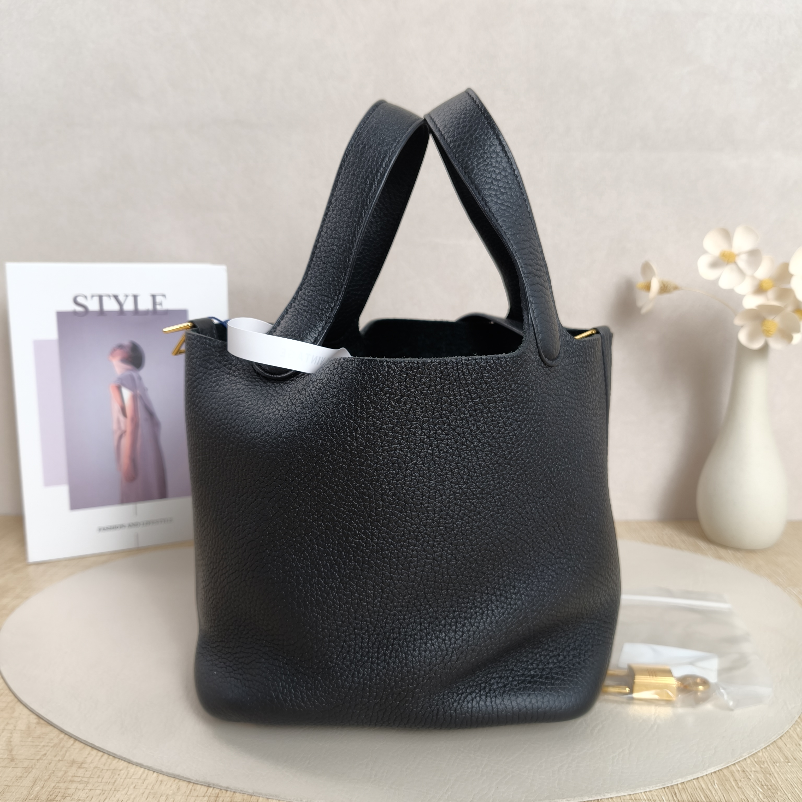 Hermès Top Handle Bag Picotin Lock 18 18Black Clemence Taurillon TC Calfskin Small18 × 13 × 19 cm — cover view 3 of 10