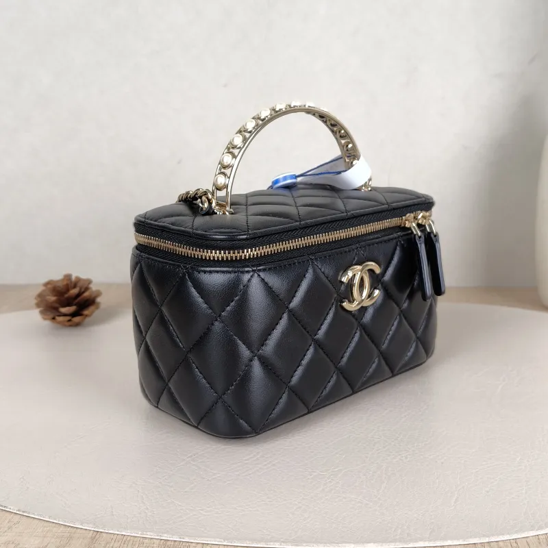 Chanel Crossbody Bag Pearl Edition Black Lambskin One Size16 × 8 × 9.5 cm — cover view 4 of 5