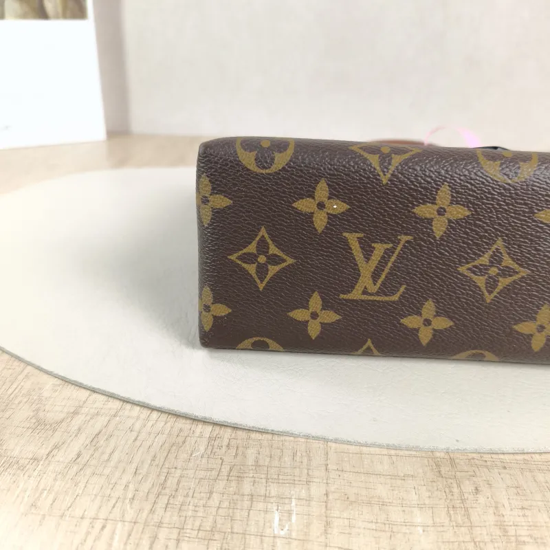 Louis Vuitton Crossbody Bag Locky BB Caramel PVC BB 20 × 7.5 × 16 cm — detail view 10 of 14