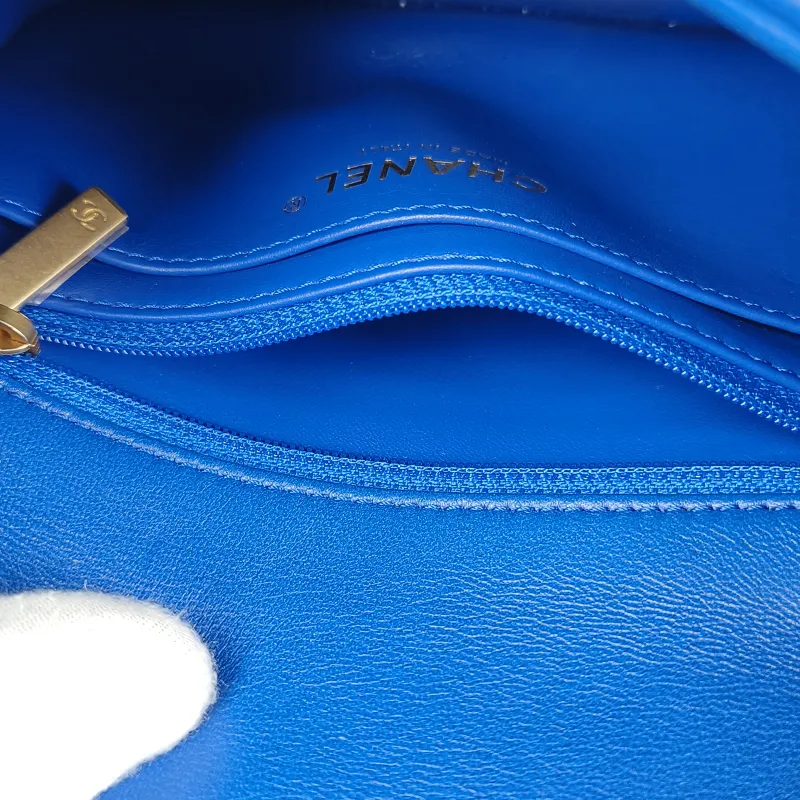 Chanel Crossbody Bag Blue Lambskin One Size17 × 8 × 13.5 cm — detail view 7 of 14
