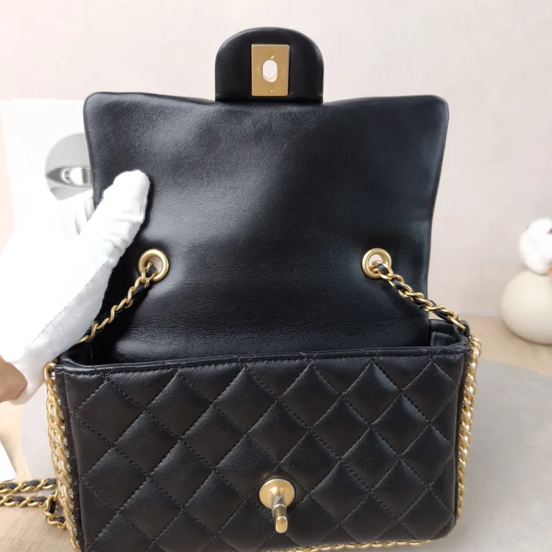Chanel Crossbody Bag Pearl Crossbody Bag Black Lambskin One Size20 × 5 × 13 cm — detail view 10 of 15