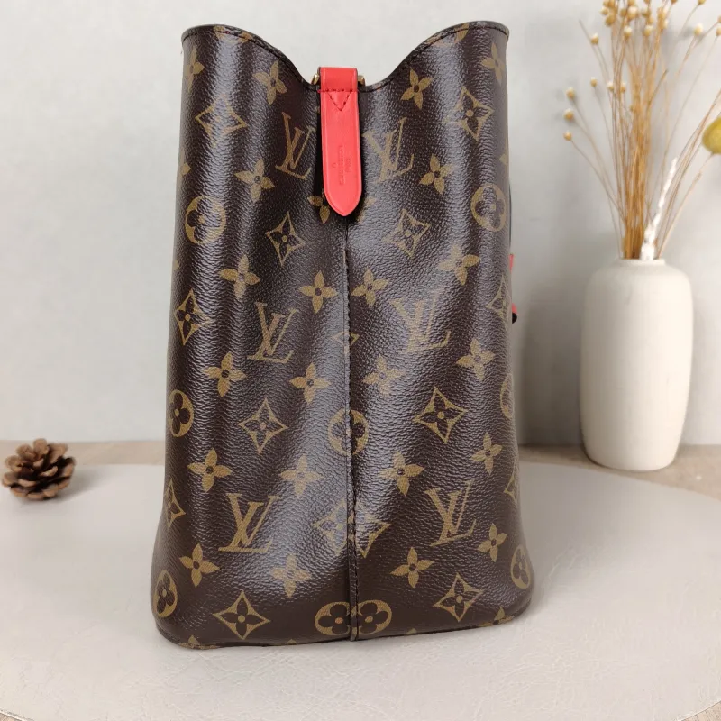 Louis Vuitton Shoulder Bag NÉONOÉ Bucket Bag PVC Medium 26 × 17.5 × 26 cm — detail view 3 of 9