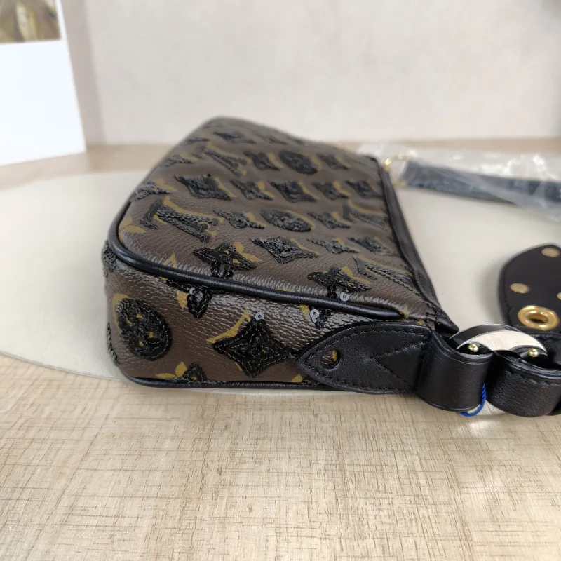 Louis Vuitton Shoulder Bag Pochette Accessoires Monogram PVC · One Size22 × 4 × 13 cm — detail view 1 of 9