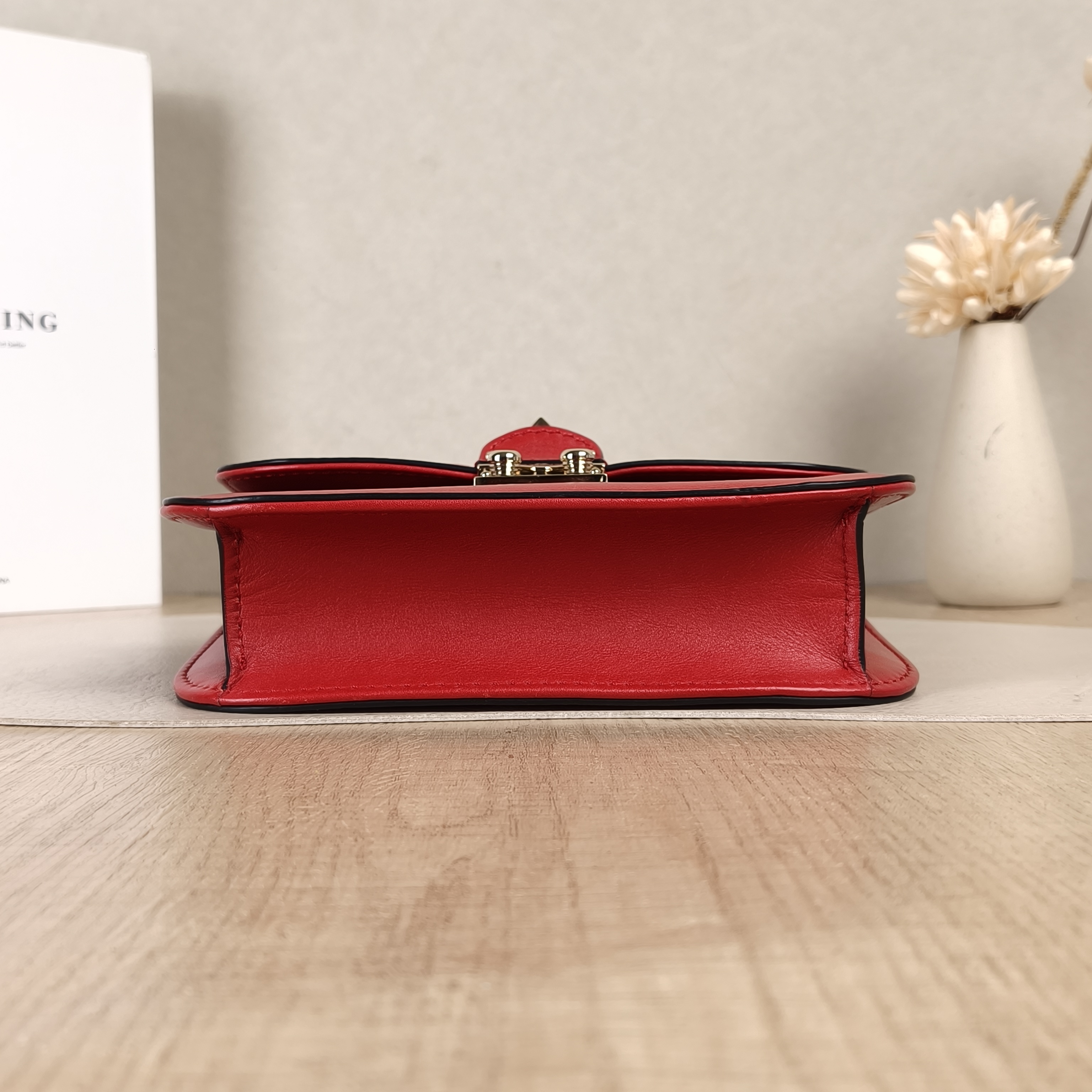Valentino Shoulder Bag Shoulder Bag Red Calfskin20 × 5.5 × 13 cm — cover view 2 of 5