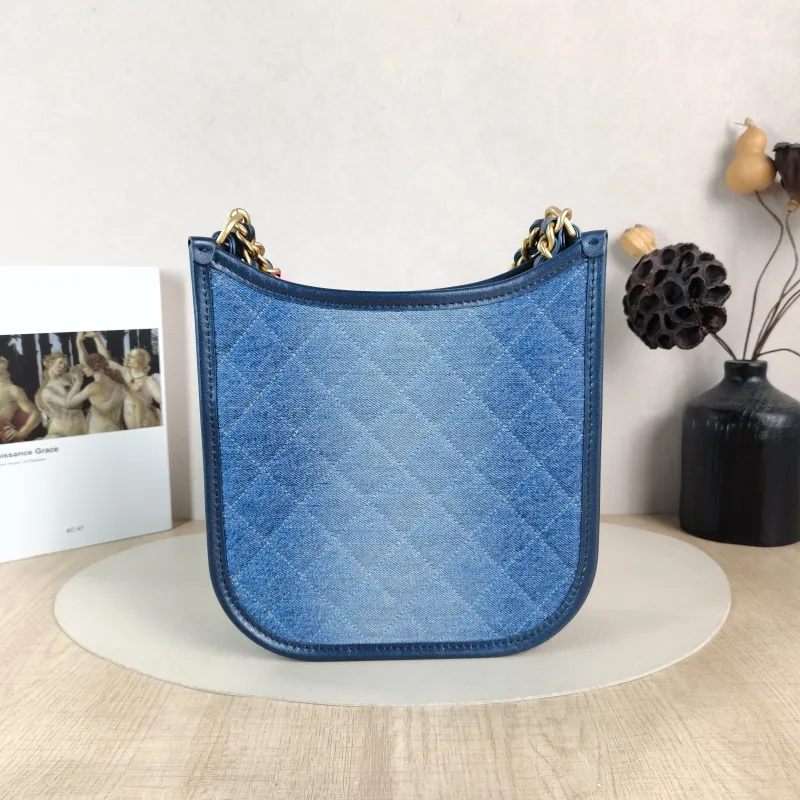 Chanel Crossbody Bag hobo One Size 22 × 6 × 24 cm — cover view 4 of 6