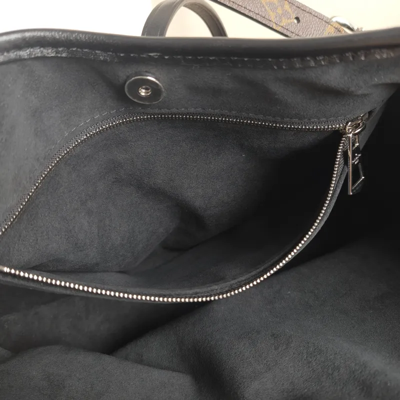 Louis Vuitton Crossbody Bag Carryall Vibe Black SL ambskin Medium 39 × 15 × 30 cm — detail view 1 of 11