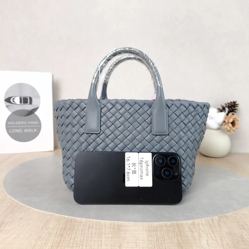 Bottega Veneta Shoulder Bag Shoulder Bag Grey Lambskin One Size 18 × 12 × 15 cm — cover view 5 of 5