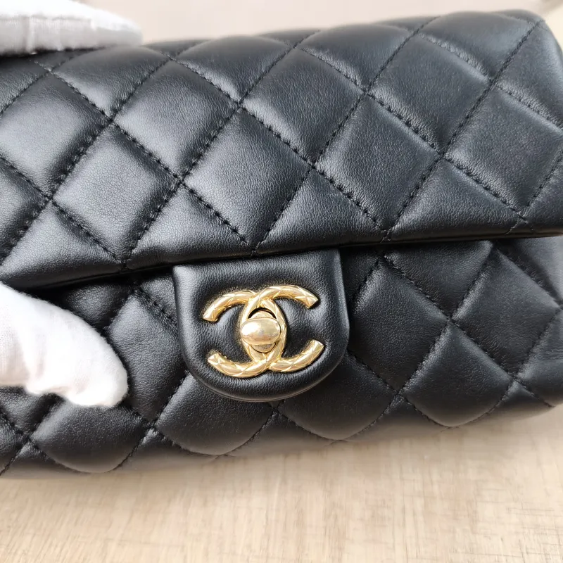 Chanel Crossbody Bag24b Crossbody Bag Black Lambskinmini18 × 6 × 11 cm — detail view 9 of 15
