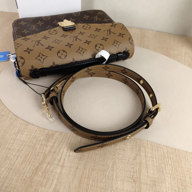 Louis Vuitton Crossbody Bag Pochette Métis Monogram Colorblock PVC Medium 25 × 7 × 19 cm — detail view 8 of 14