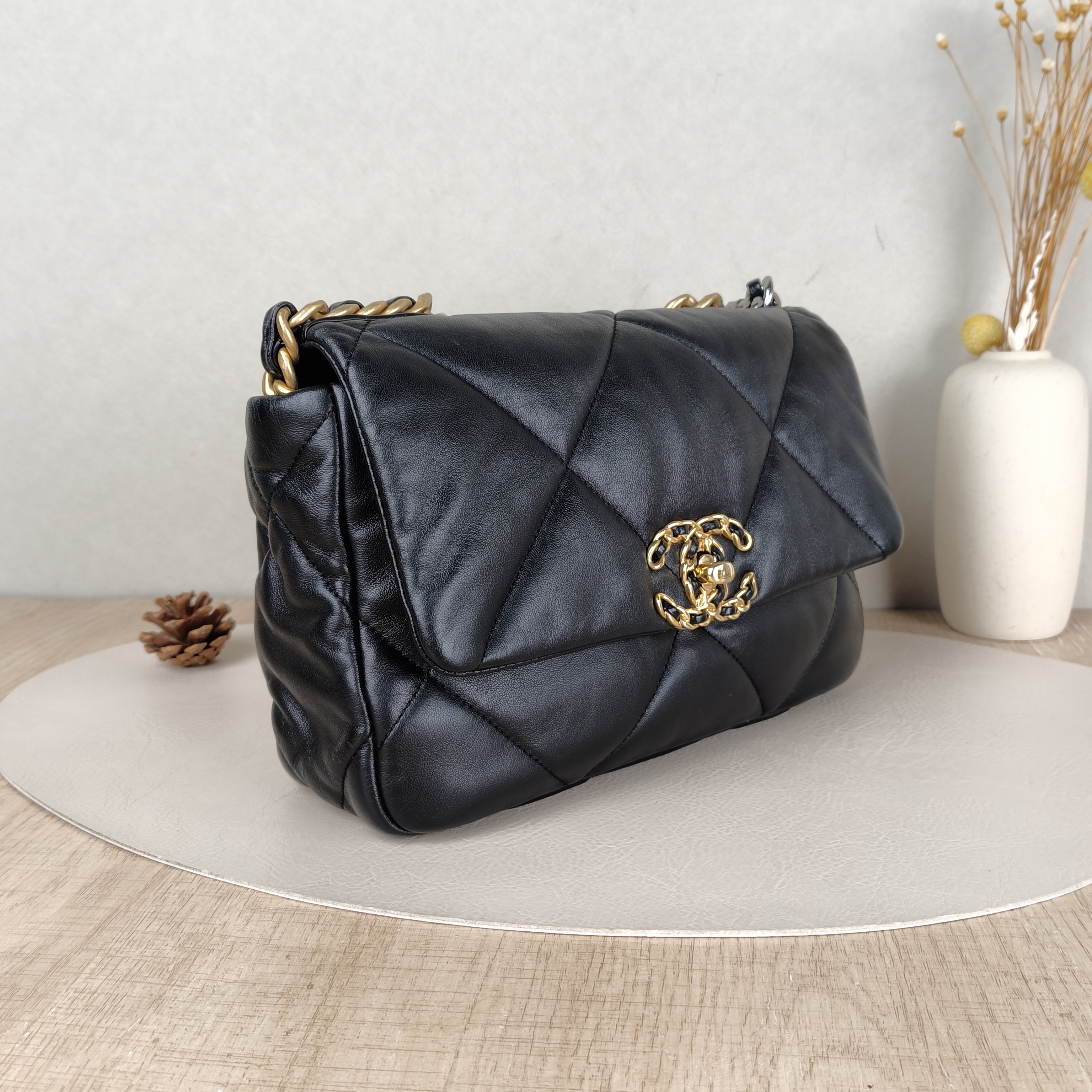 Chanel Crossbody Bag19Bag Black SL ambskin Small26 × 9 × 16 cm — cover view 3 of 5
