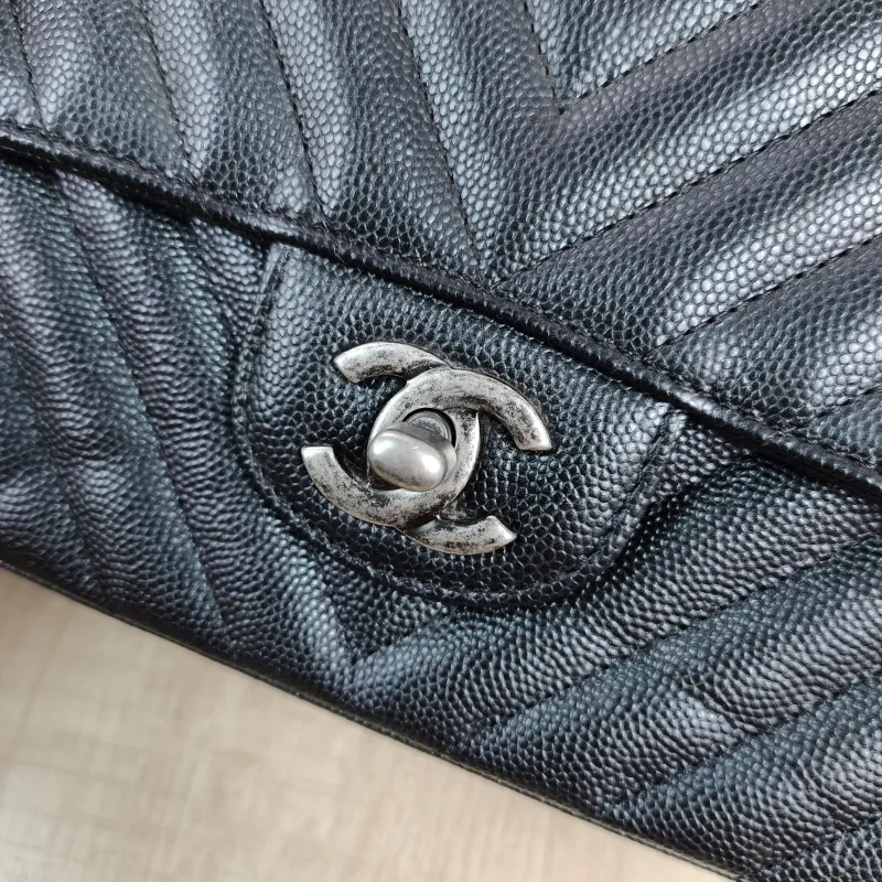 Chanel Crossbody Bag Classic Flap Large Mini CF Mini Black V Grained Calfskin mini20 × 6 × 12 cm — detail view 10 of 14