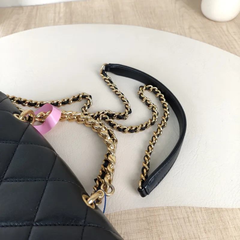 Chanel Crossbody Bag24b Black Lambskin One Size21 × 5 × 15 cm — detail view 9 of 13