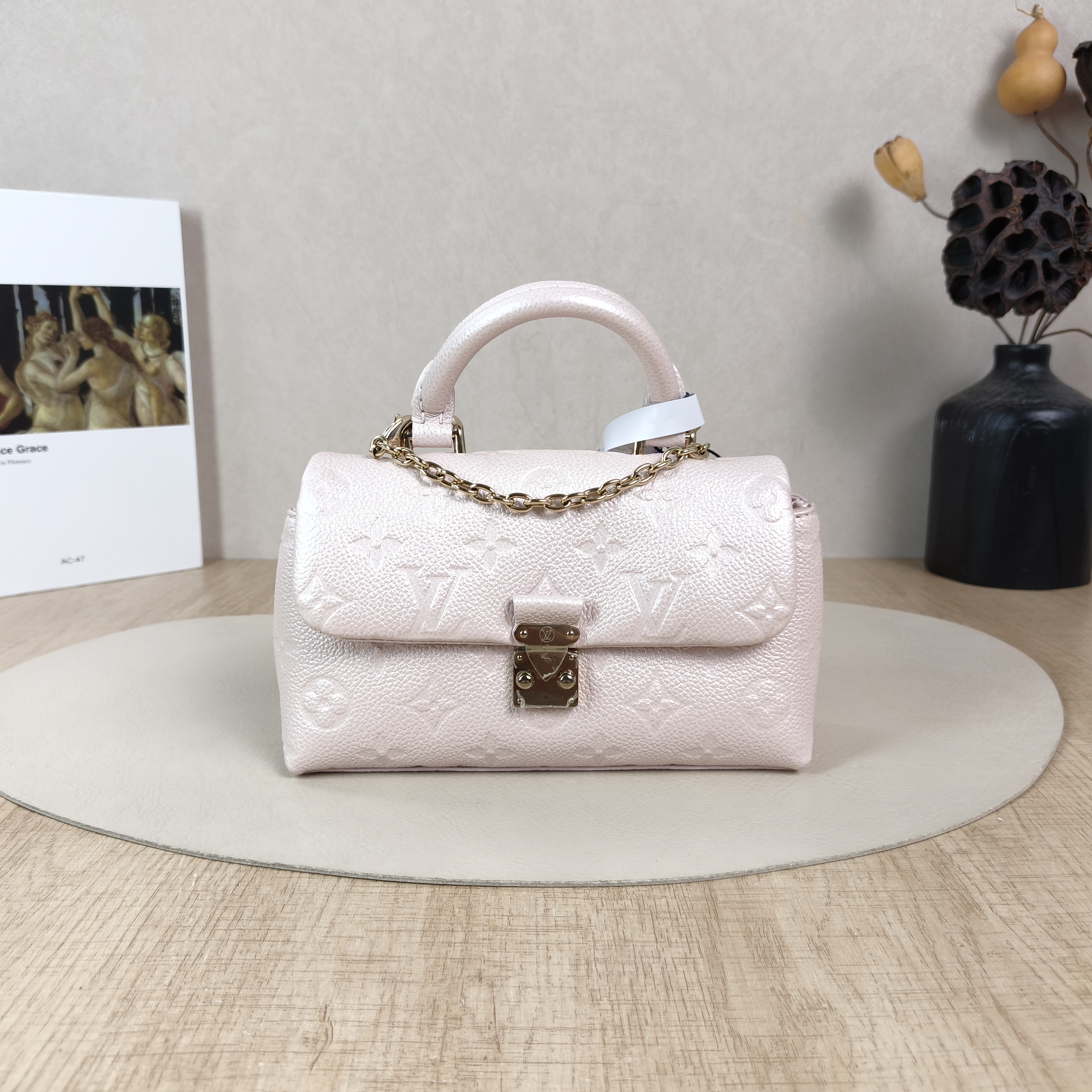 Louis Vuitton Crossbody Bag MADELEINE Calfskinnano21 × 6 × 12.5 cm