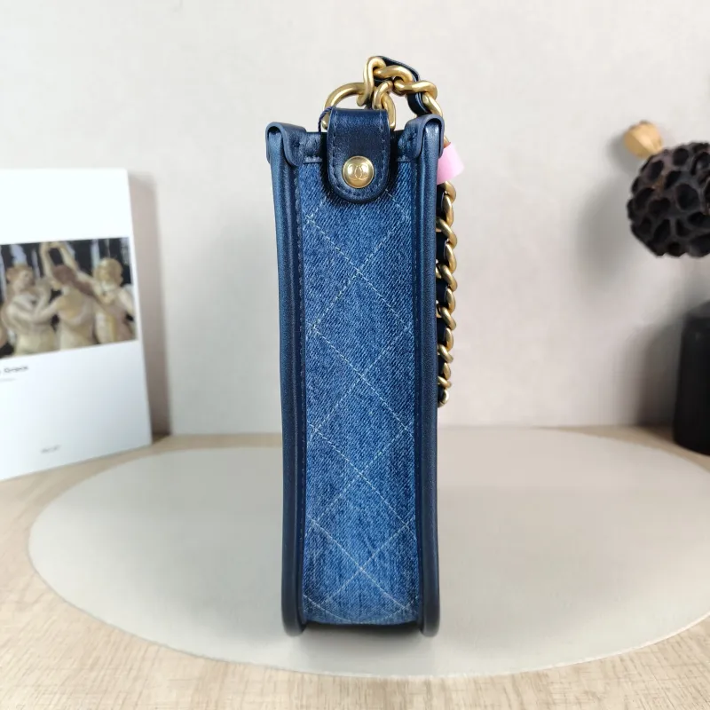 Chanel Crossbody Bag hobo One Size 22 × 6 × 24 cm — detail view 9 of 10