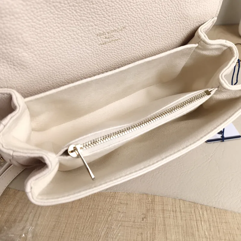 Louis Vuitton Crossbody Bag Pochette Métis East West Empreinte Embossed Calfskin Small 21.5 × 6 × 13.5 cm — detail view 4 of 13