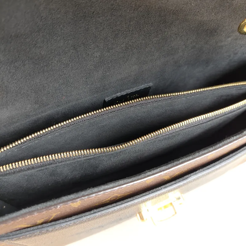 Louis Vuitton Crossbody Bag VICTOIRE Monogram PVC 27 × 10 × 17 cm — detail view 8 of 11