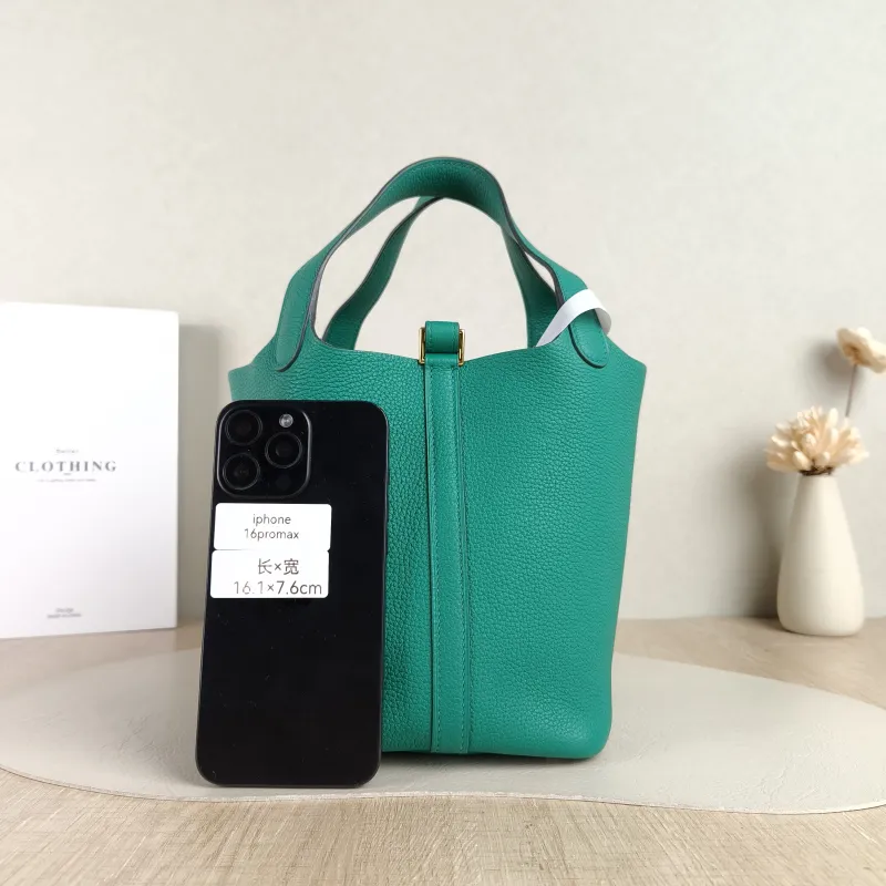 Hermès Top Handle Bag Picotin Lock 18 18 O6Vert Jade Taurillon Clemence TC Calfskin Small 18 × 13 × 18 cm U — cover view 2 of 6
