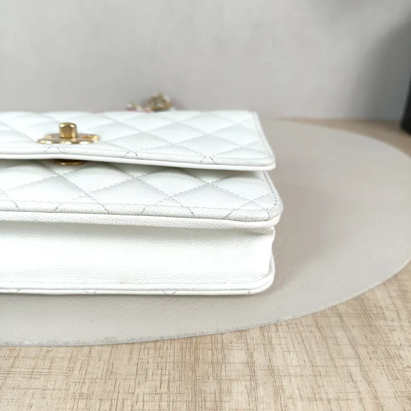 Chanel Crossbody Bag woc White Gold Grained Calfskin Mini 19.2 × 3.5 × 12.3 cm — detail view 11 of 13
