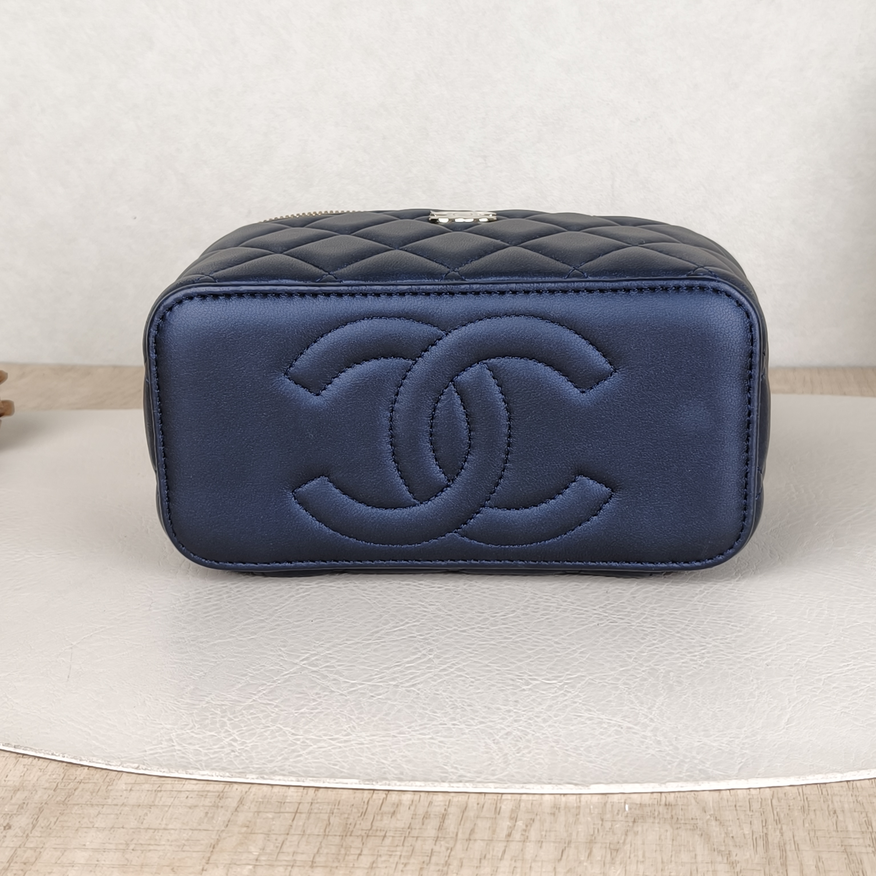 Chanel Crossbody Bag Edition Blue Lambskinmini16 × 8 × 9.5 cm — cover view 4 of 5