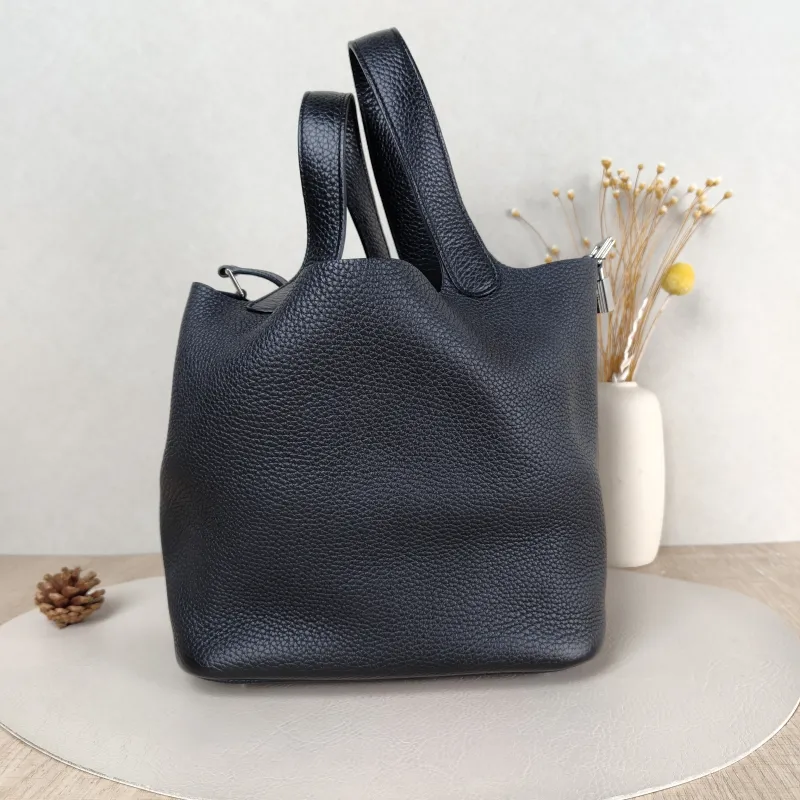 Hermès Top Handle Bag Picotin Lock 22 22 Black TC Calfskin Medium 22 × 18 × 21 cm x — detail view 3 of 11