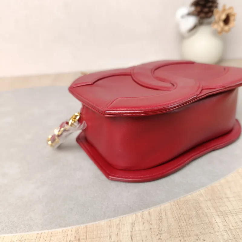 Chanel Crossbody Bag Crossbody Bag Red Lambskin One Size16 × 6 × 11 cm — detail view 7 of 14