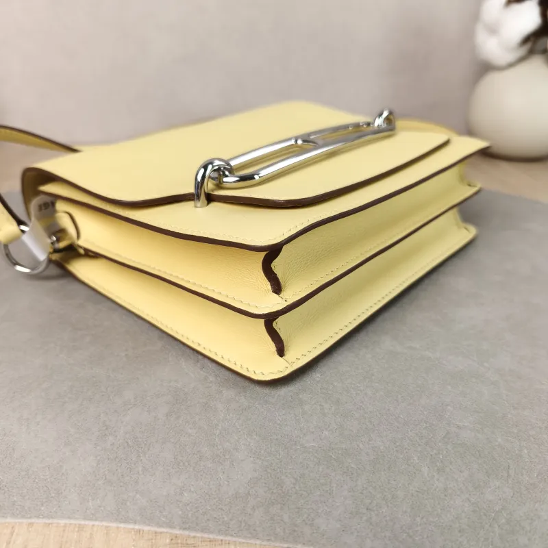 Hermès Crossbody Bag Roulis 19 1Z Swift Calfskin Mini 18 × 6 × 15 cm Z — detail view 15 of 15