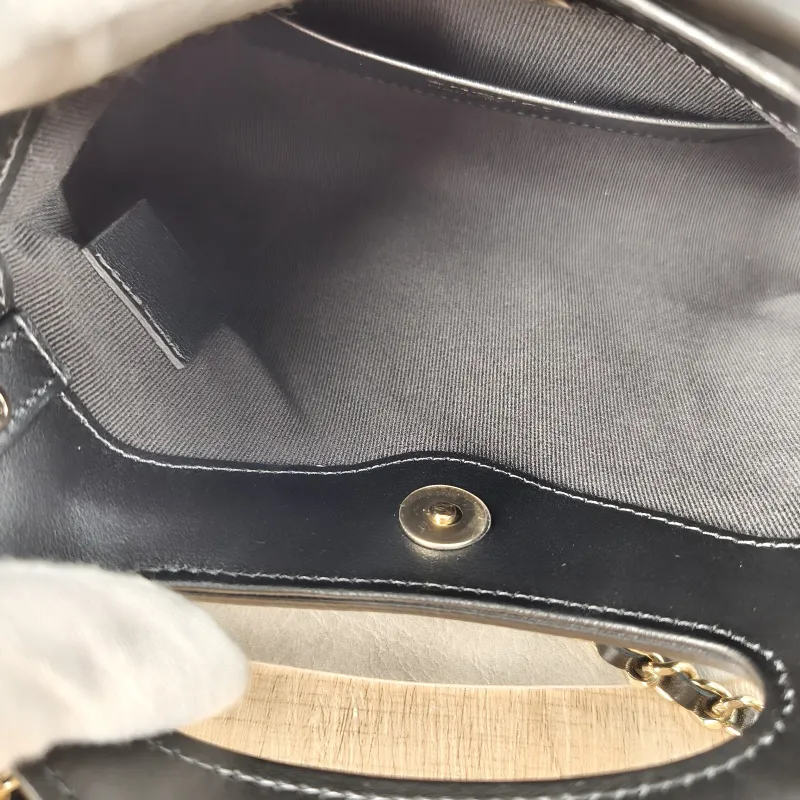 Chanel Shoulder Bag31Bag Black Waxed Leather Calfskinnano20.5 × 3.5 × 17 cm — detail view 10 of 13