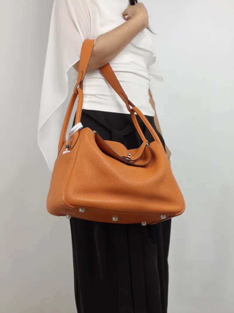 Hermès Crossbody Bag Lindy 30 Taurillon Clemence TC Calfskin 30 30 × 15 × 19 cm R — on-model view 2 of 2