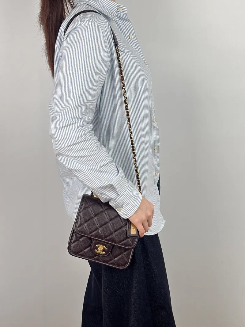 Chanel Crossbody Bag 22k Messenger Bag Brown Grained Calfskin 17 × 6.5 × 15 cm Microchip Edition — on-model view 2 of 3