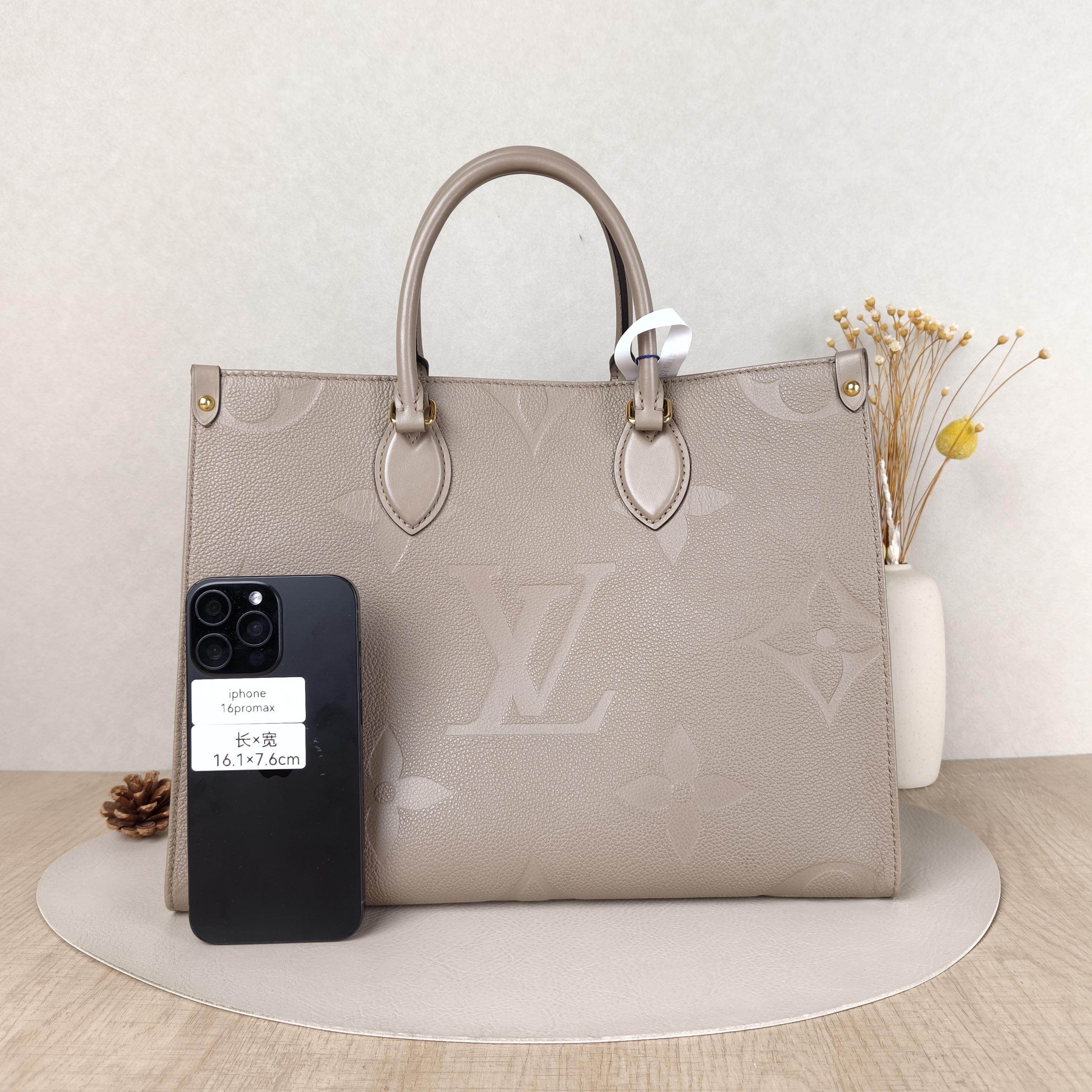 Louis Vuitton Shoulder Bag Onthego Medium Empreinte Embossed Calfskin Medium35 × 14 × 27 cm — cover view 5 of 5