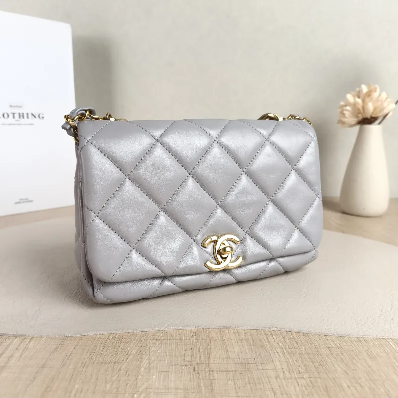 Chanel Crossbody Bag Grey Lambskin One Size 20 × 9 × 13.5 cm — cover view 3 of 5