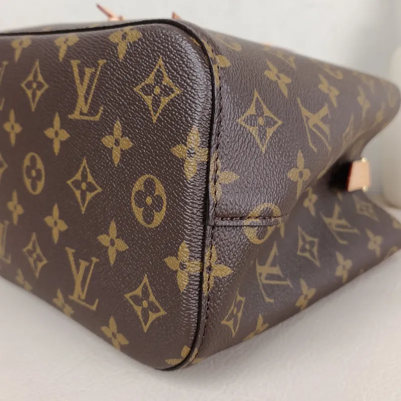 Louis Vuitton Crossbody Bag NÉONOÉ Bucket Bag BB Monogram PVC BB 20 × 13 × 20 cm — detail view 1 of 10