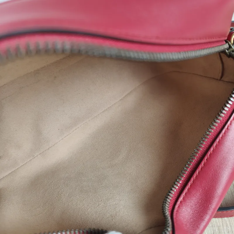 GUCCI Crossbody Bag GG Marmont Marmont Camera Bag Red Calfskin Small 24 × 7 × 13 cm — detail view 3 of 12
