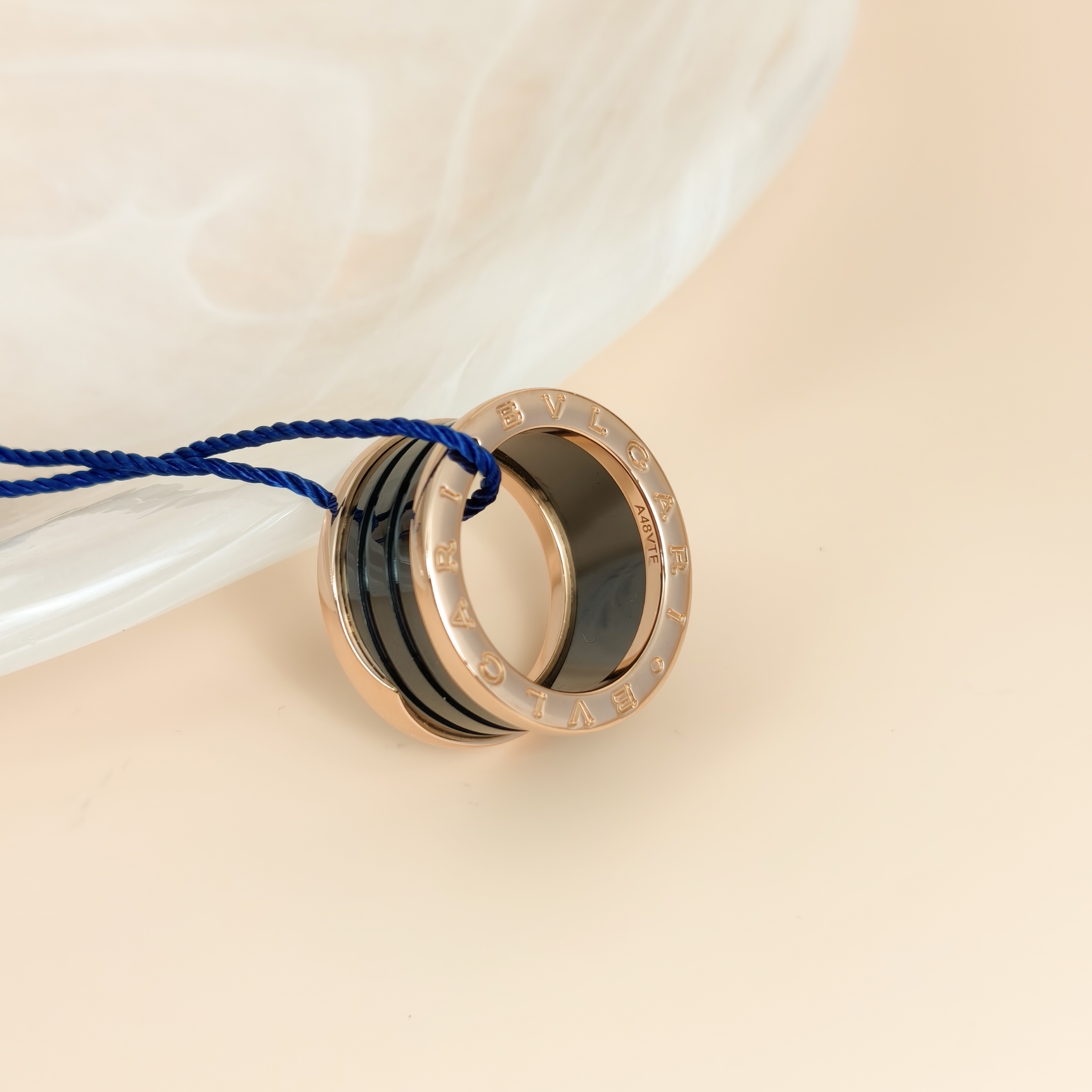 Bvlgari Ring B.zero1Collection Ring 18k 53 — cover view 7 of 8