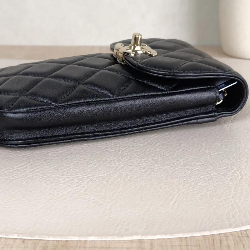 Chanel Crossbody Bag Crossbody Bag Black Lambskin One Size10 × 2 × 17 cm — detail view 7 of 10