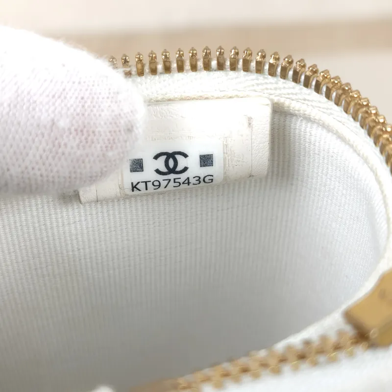 Chanel Crossbody Bag26c lp Vanity Case Bag White Calfskin One Size19.5 × 5 × 17 cm — detail view 2 of 13