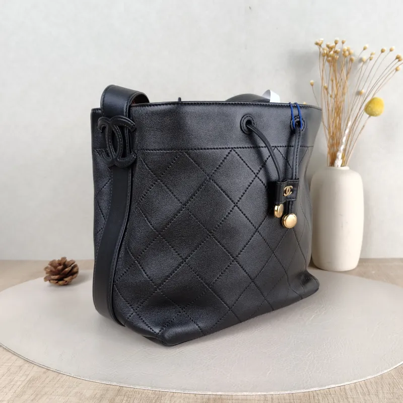 Chanel Shoulder Bag Bucket Bag Black Lambskin 22.5 × 13 × 22 cm — cover view 3 of 5