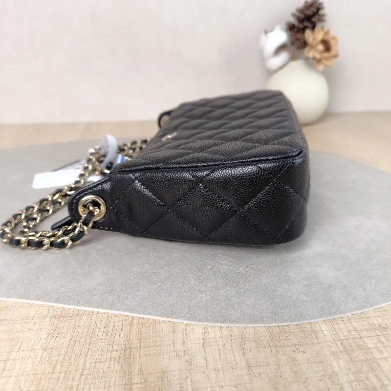 Chanel Crossbody Bag Black Grained Calfskin 21 × 5.5 × 12 cm — detail view 4 of 11