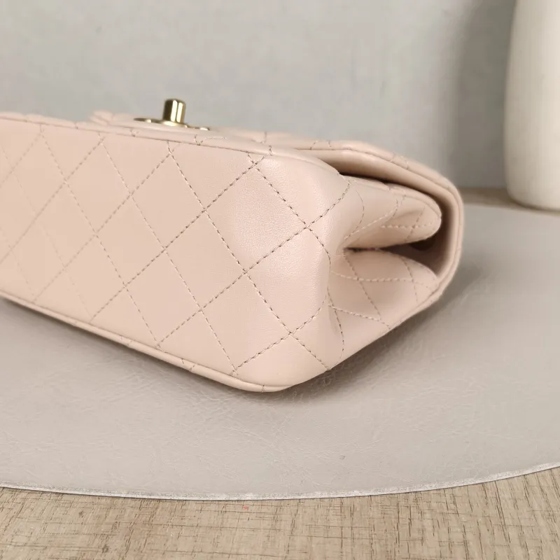 Chanel Crossbody Bag Pink Lambskinmini17 × 8 × 13.5 cm — detail view 3 of 14